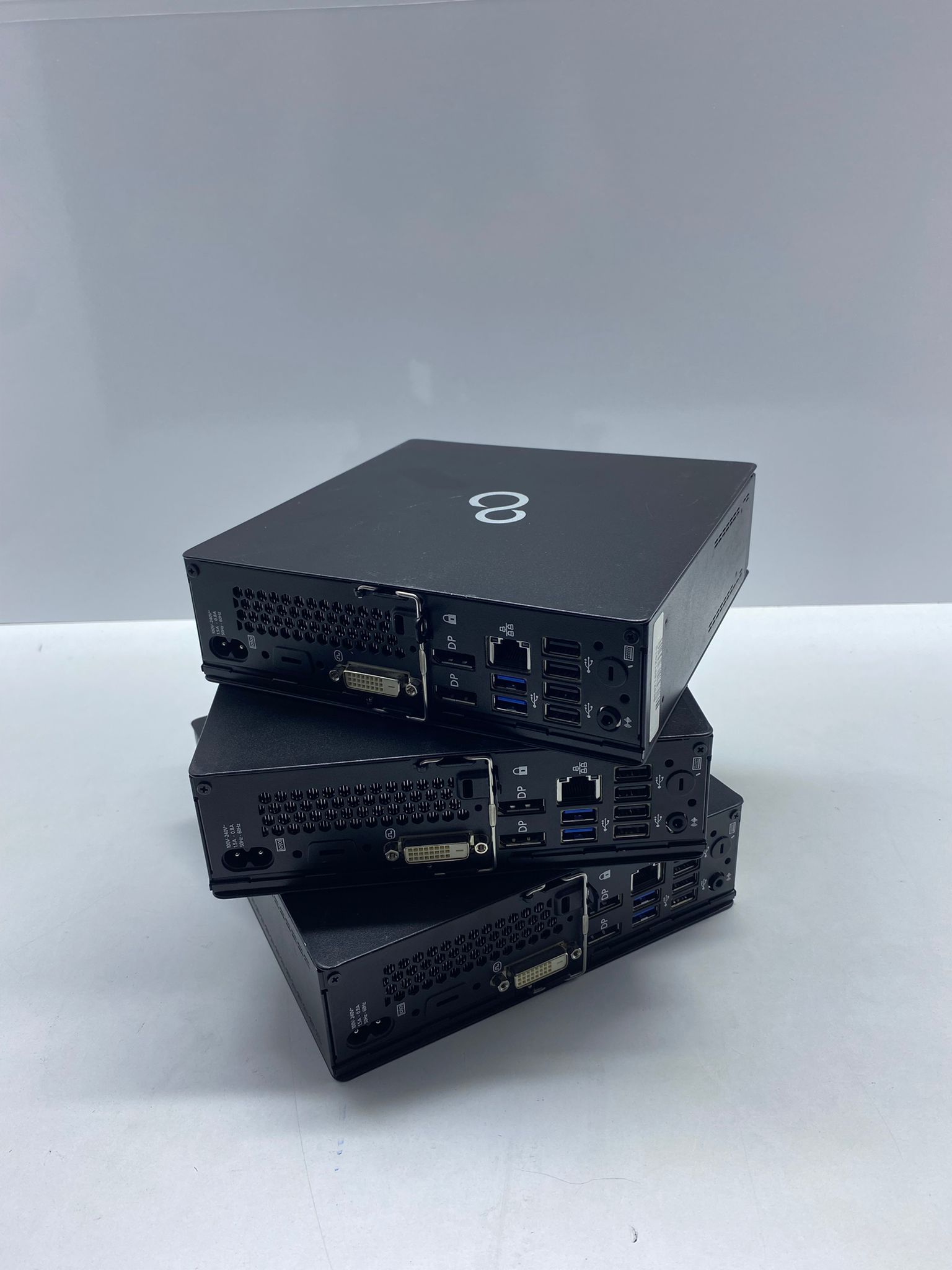 2.EL MİNİ PC  FUJITSU ESPRİMO Q558 İ5 8500T 16GB DDR4 512GB SSD DVD DP DVI SERİ