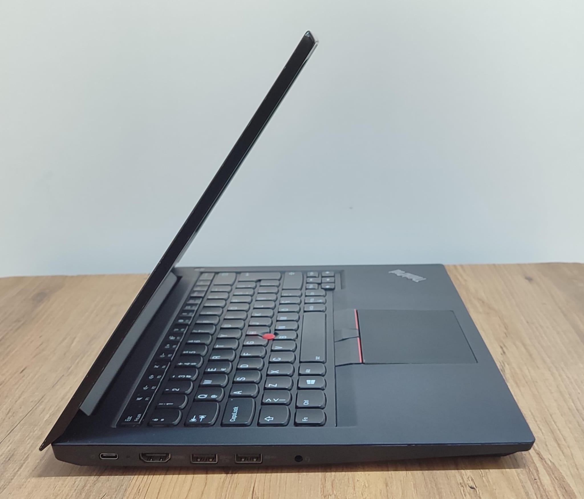 2.EL NB ''14 LENOVO E480 İ5 8TH 8GB / 500GB SSD İNTEL HD GRAPHİCS