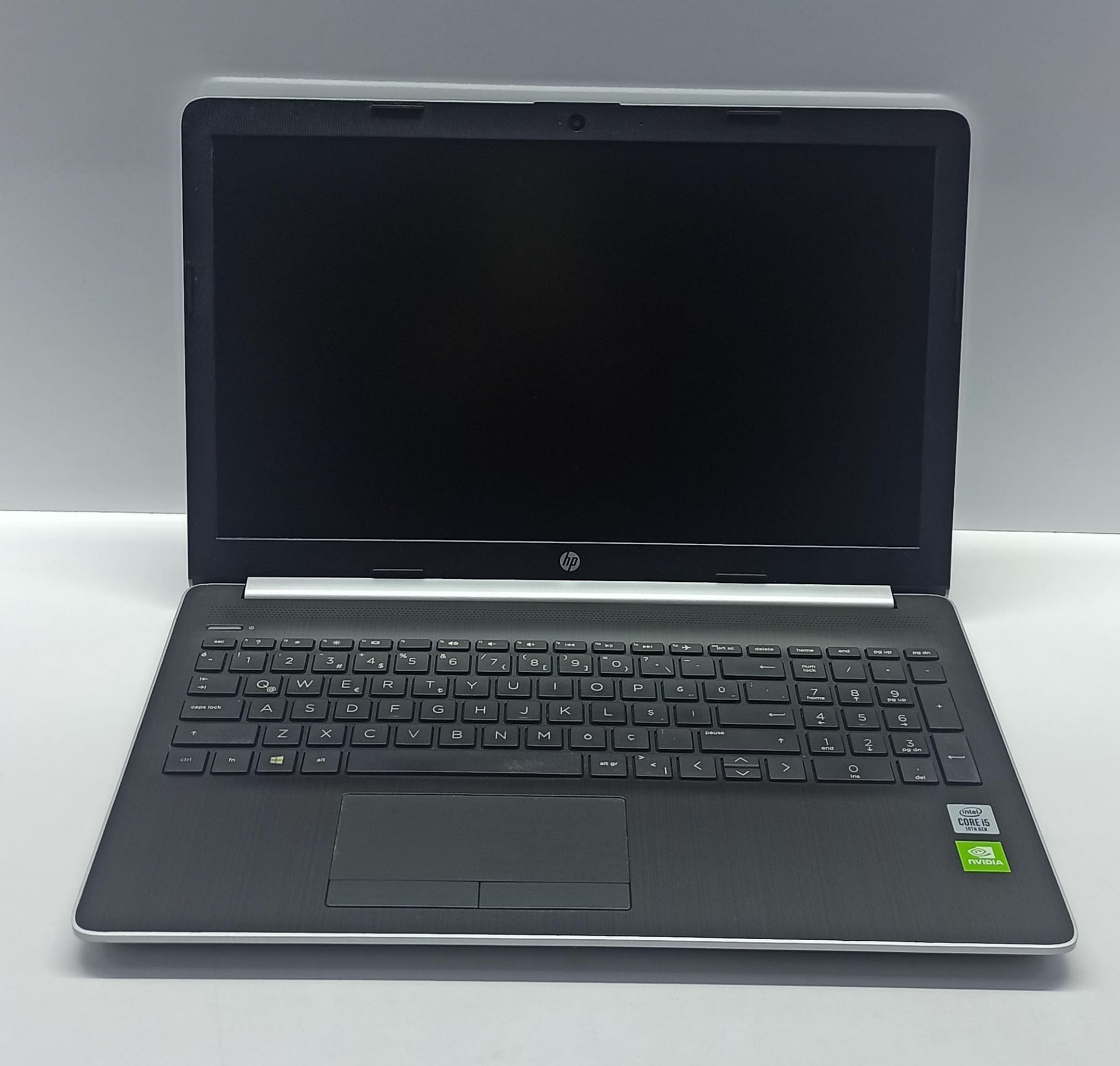 2.EL NB ''15.6 HP 15-DA2002NT İ5 10.NESİL 8GB DDR4 256GB M2 NVME WIN10