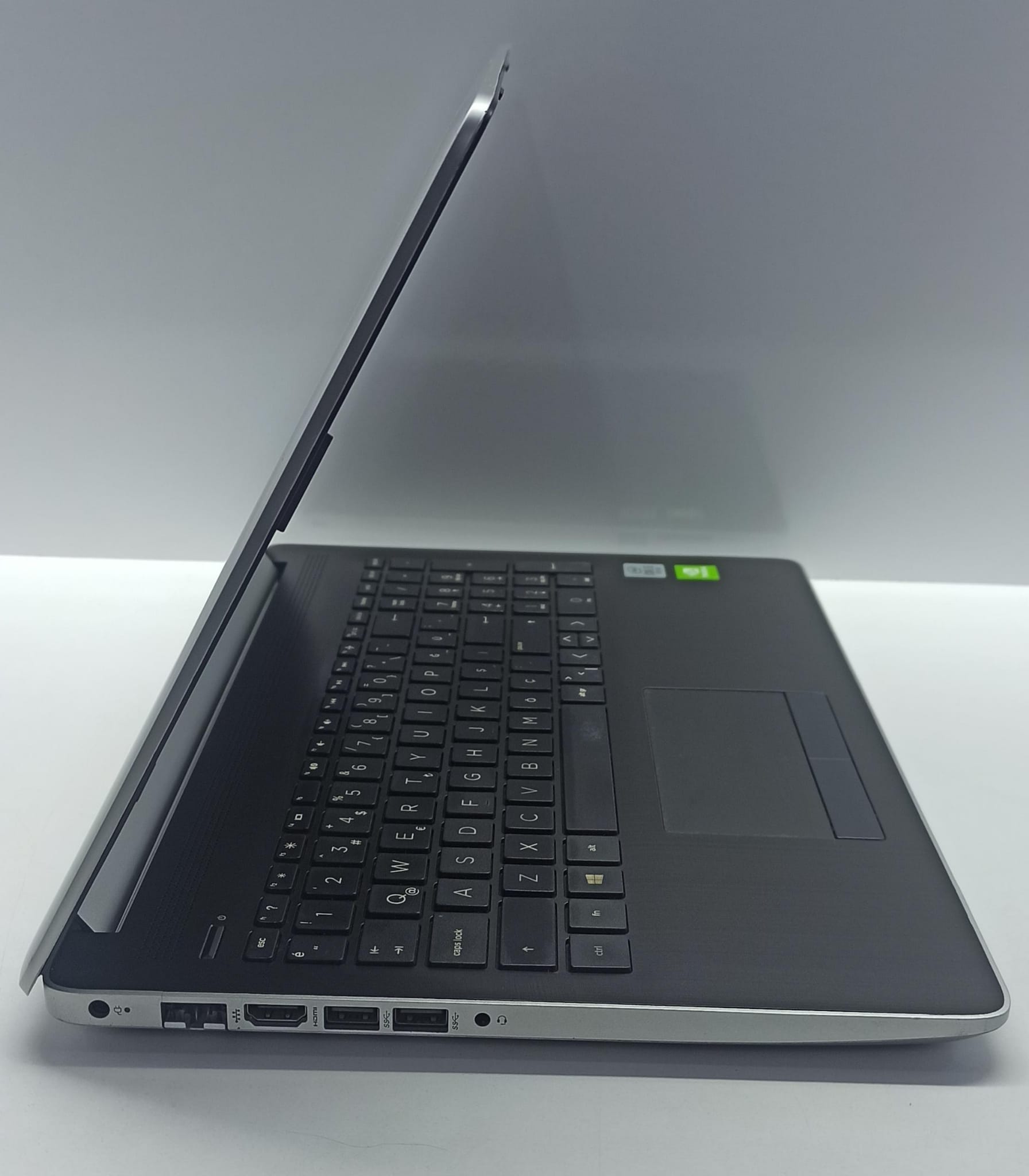 2.EL NB ''15.6 HP 15-DA2002NT İ5 10.NESİL 8GB DDR4 256GB M2 NVME WIN10