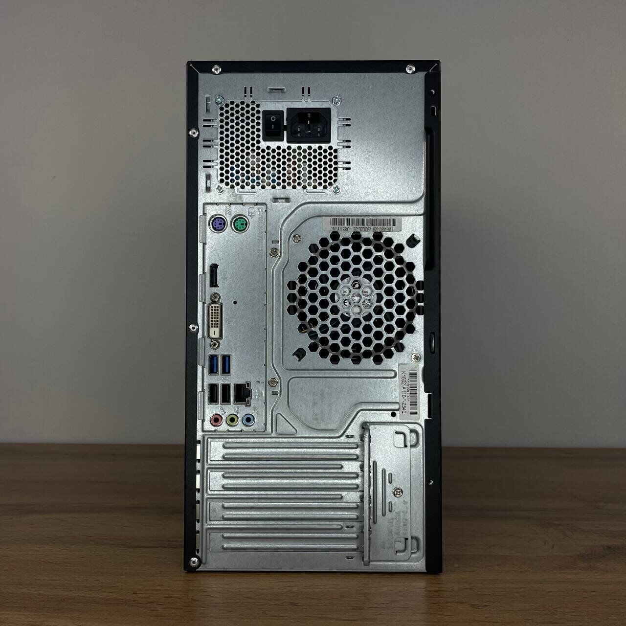 2.EL PC DİKEY FUJITSU ESPRİMO P556/E85 İ5 6.NESİL 16GB DDR4 RAM 512GB SSD DVI/DISPLAY
