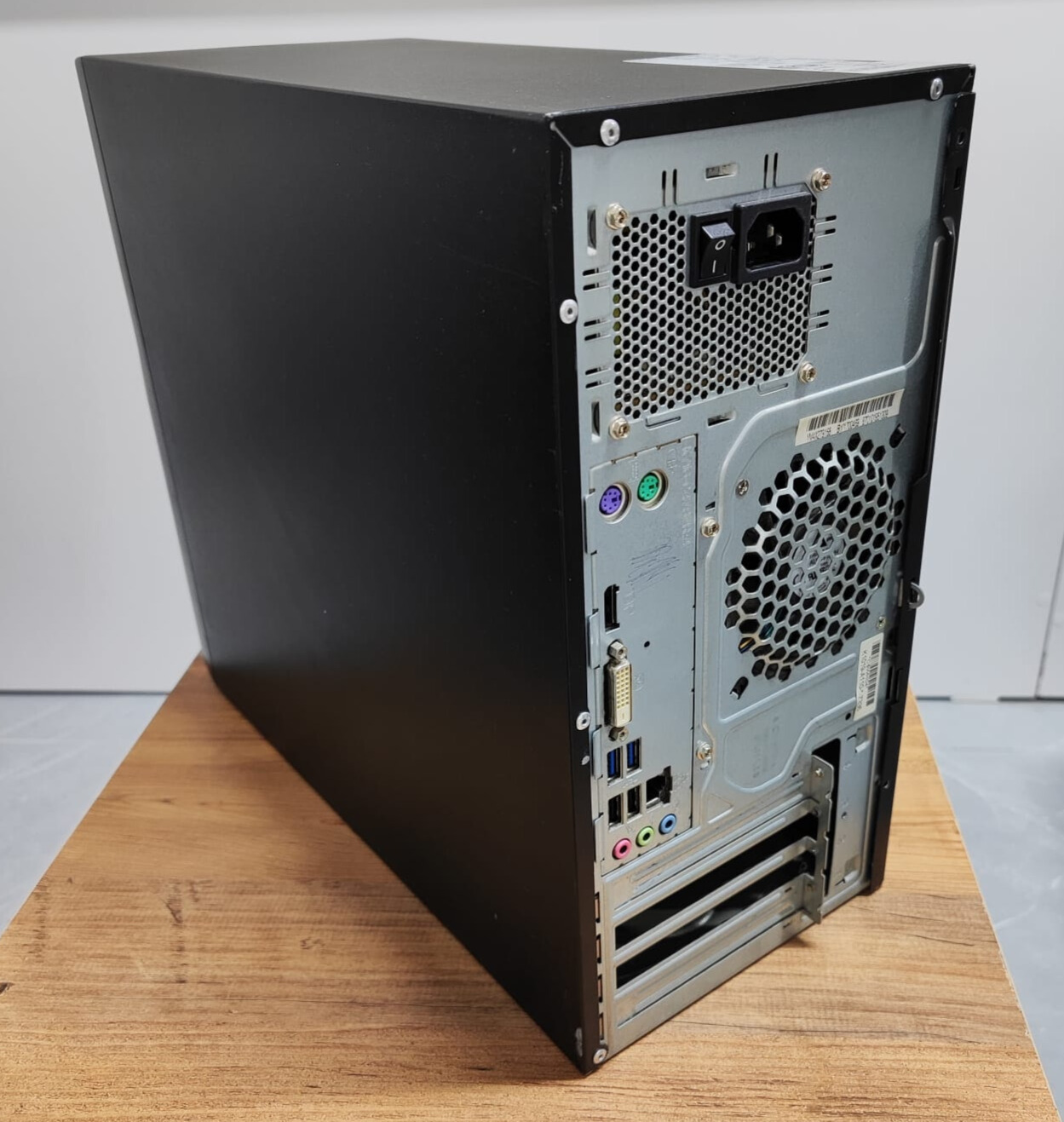 2.EL PC DİKEY FUJITSU ESPRİMO P556/E85 İ5 6.NESİL 8GB DDR4 RAM 256GB SSD DVI/DISPLAY