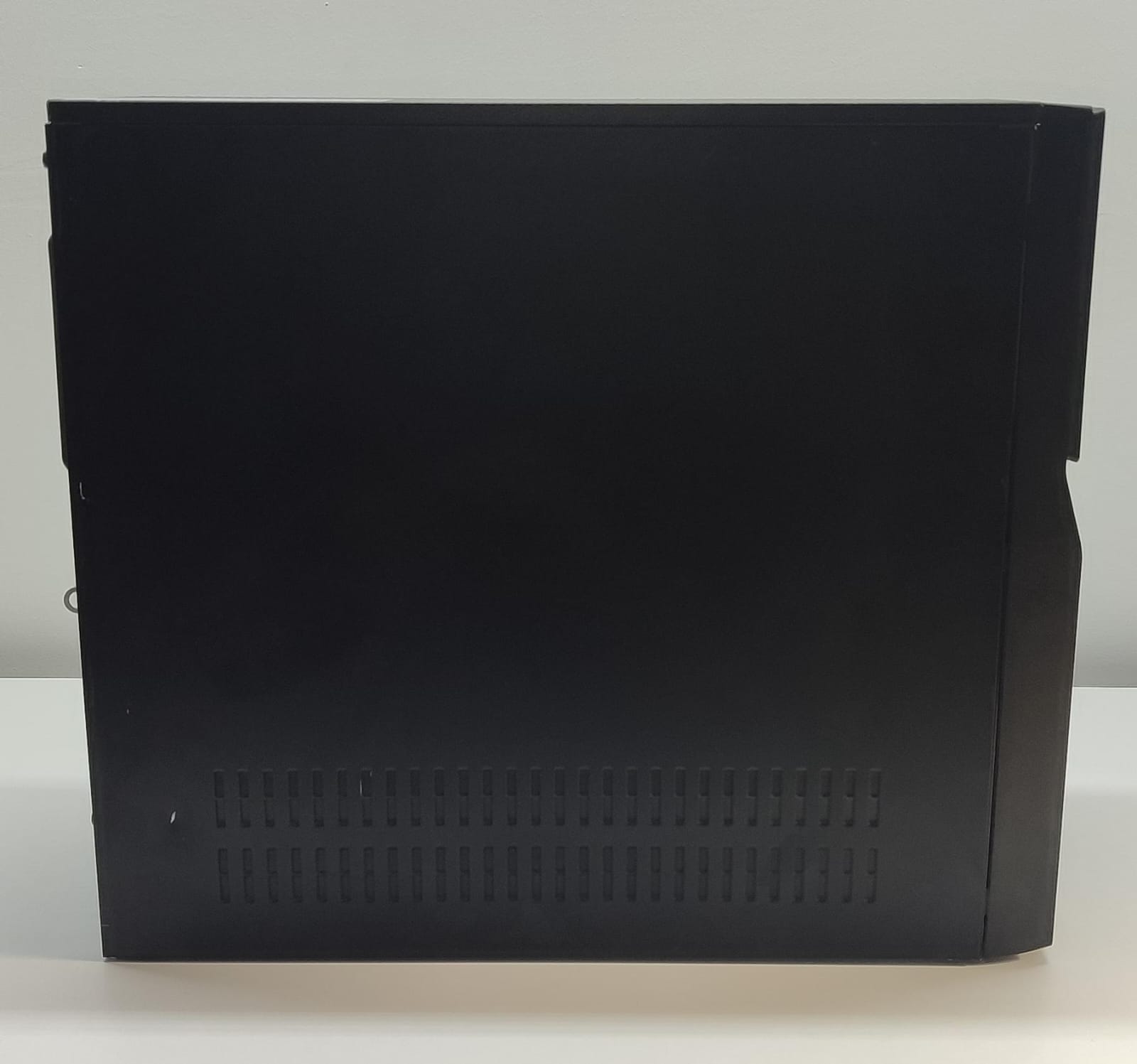 2.EL PC DİKEY FUJITSU ESPRİMO P556/E85 İ5 6.NESİL 8GB DDR4 RAM 256GB SSD DVI/DISPLAY