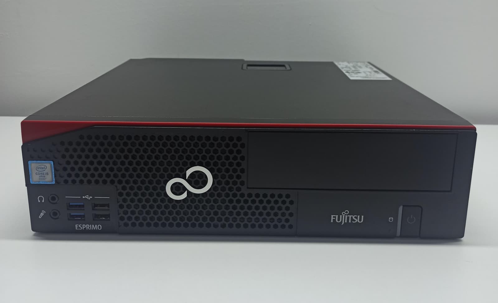 2.EL PC YATAY FUJITSU ESPRİMO D756/E90 İ5 6.NESİ 8GB DDR4 RAM 256GB SSD 2XDP/ DVI / 2XSERİ 